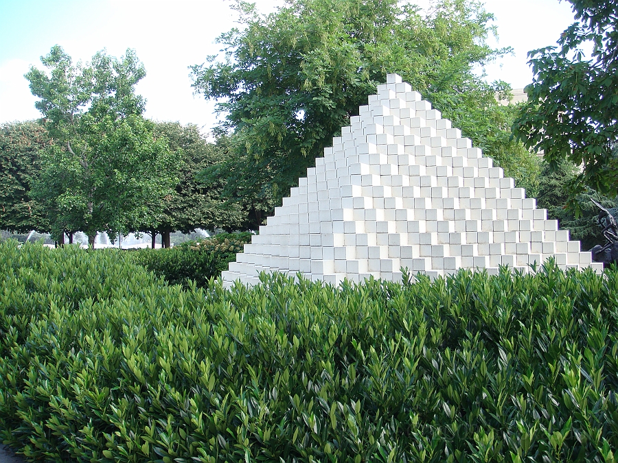 Washington DC [2009 July 03] 010.JPG - Scenes from The National Gallery of Art Sculpture Garden
